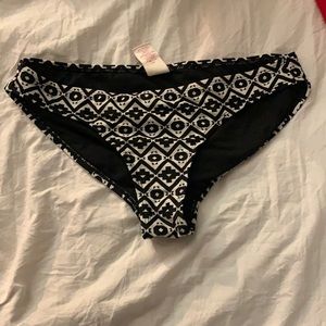 Patterned bathing suit bottoms